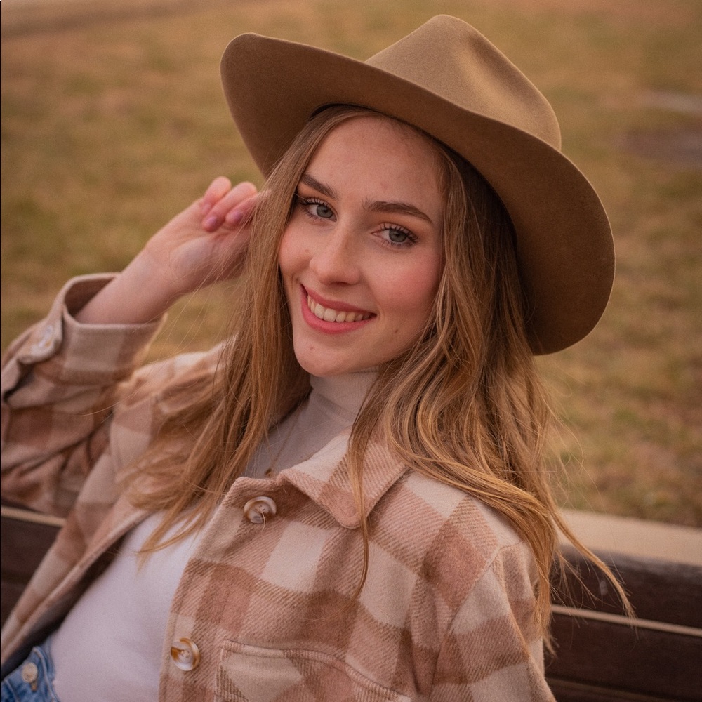 Meet your Posher, Laci